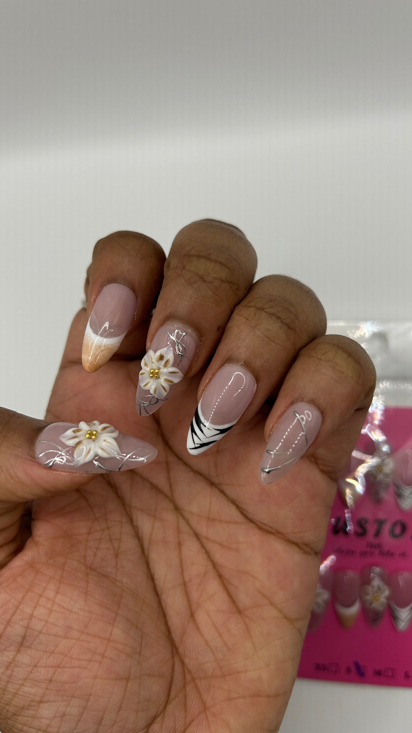 Noir Bloom Abstract Press Ons